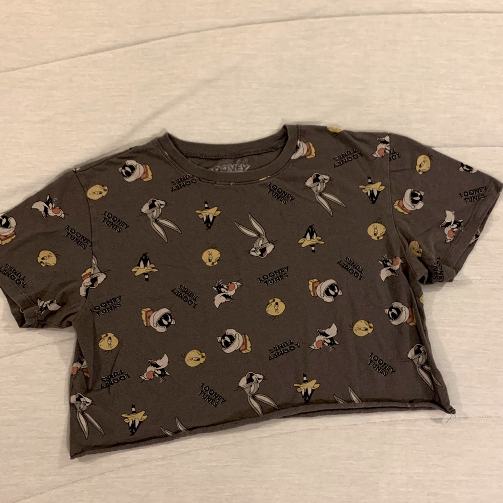 Women’s/Juniors Looney Toons cropped tee, size L